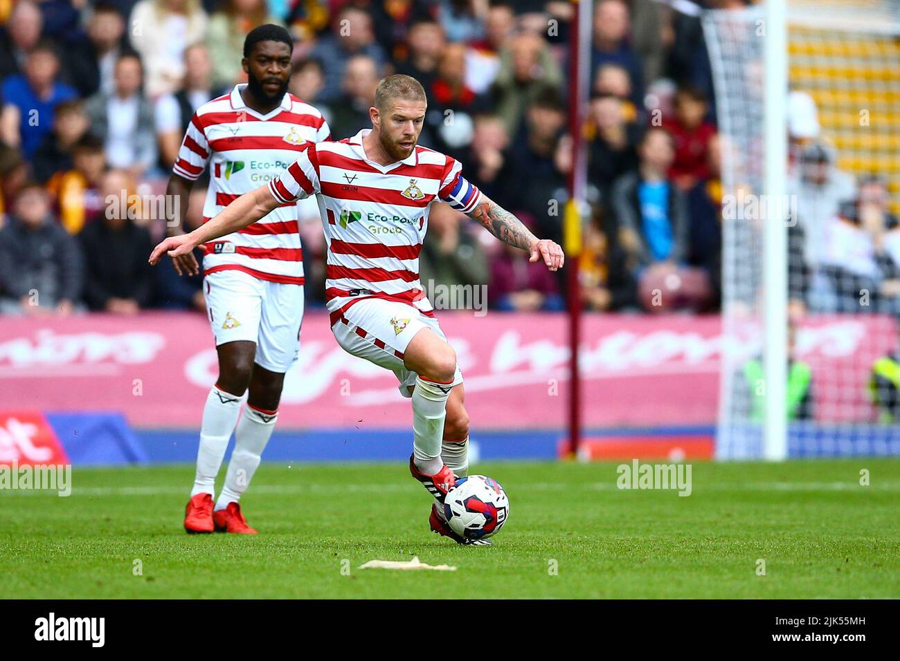 The University of Bradford Stadium, Bradford, England - 30.. Juli 2022 Adam Clayton (8) von Doncaster - während des Spiels Bradford City gegen Doncaster Rovers, Sky Bet League Two, 2022/23, The University of Bradford Stadium, Bradford, England - 30.. Juli 2022 Credit: Arthur Haigh/WhiteRoseFotos/Alamy Live News Stockfoto