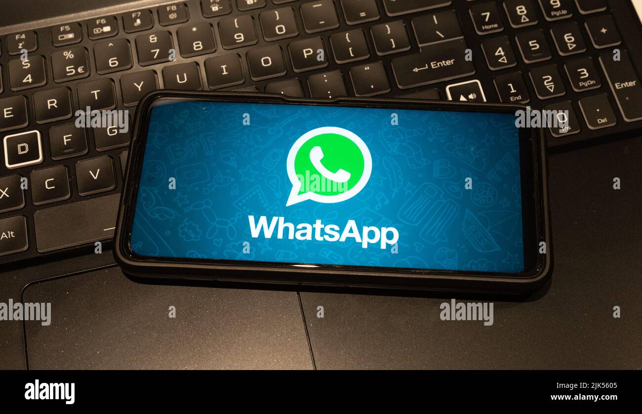 whatsapp-Logo auf dem Handy , Sydney Australien Juli 30 2022 Stockfoto