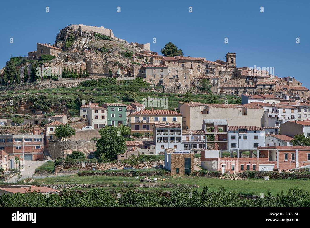 Allgemeine Ansicht mit dem Schloss in La Muela del Stadt Culla, erklärte die schönste in Spanien, Castellon, Spanien, Europa Stockfoto