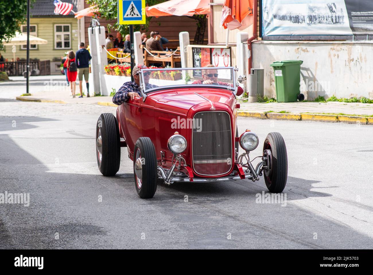 Haapsalu, Estland - 15. Juli 2022. Ein alter schöner Oldtimer des amerikanischen Herstellers Ford auf einer American Beauty Car Show in einer estnischen Küstenstadt Stockfoto