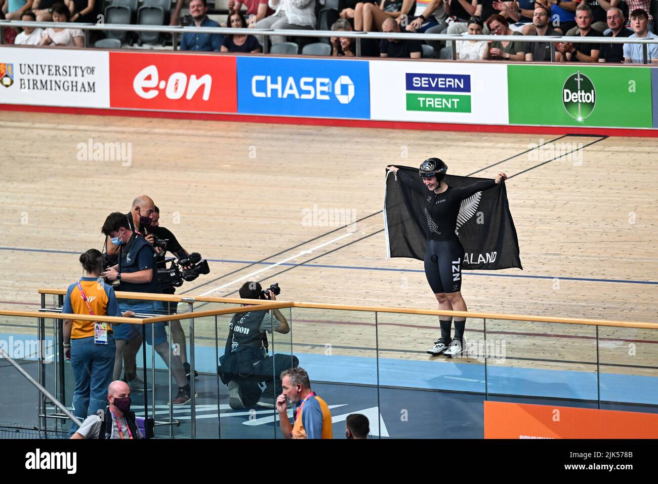 Birmingham, Großbritannien. 30.. Juli 2022. Die Neuseeländerin Elesse Andrews holt den Titel des Women's Sprint von Kelsey Mitchell aus Kanada während des Track Cycling bei den Commonwealth Games im Lee Valley Velodrome am Samstag, dem 30.. Juli 2022. (Kredit: Pat Scaasi | MI Nachrichten) Kredit: MI Nachrichten & Sport /Alamy Live Nachrichten Stockfoto