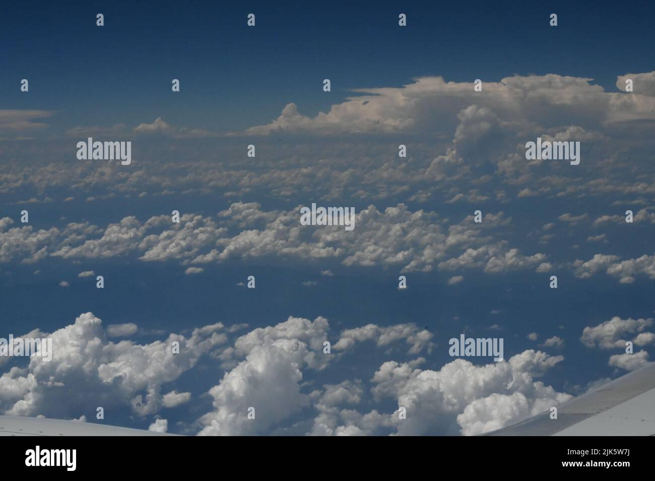 Erleben Sie die majestätischen Wolken und den endlosen Himmel Stockfoto