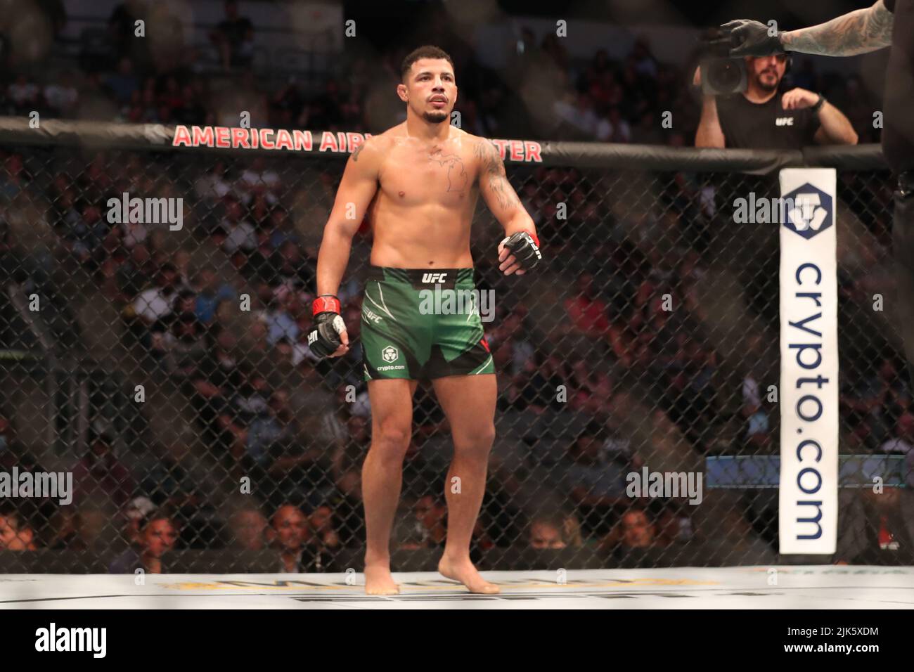 DALLAS, TX - 30. JULI: Drakkar Klose bereitet sich auf den Kampf gegen Rafa Garcia in ihrem Leichtbau-Kampf während des UFC 277-Events im American Airlines Center am 30. Juli 2022 in Dallas, Texas, USA, vor. (Foto von Alejandro Salazar/PxImages) Credit: Px Images/Alamy Live News Stockfoto