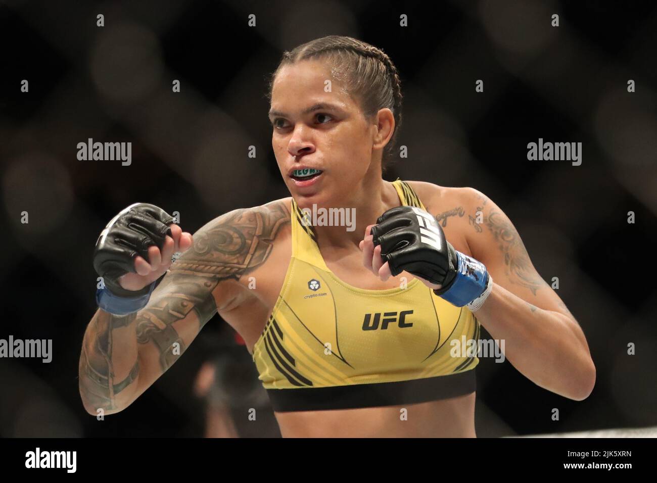 Dallas, Texas, Dallas, TX, USA. 30.. Juli 2022. DALLAS, TX - 30. JULI: Amanda Nunes kämpft gegen Julianna PeÃ±A in ihrem Women Bantamweight Kampf während des UFC 277 Events im American Airlines Center am 30. Juli 2022 in Dallas, Texas, USA. (Bild: © Alejandro Salazar/PX Imagens via ZUMA Press Wire) Stockfoto