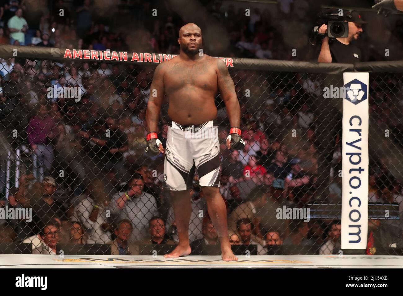DALLAS, TX - 30. JULI: Derrick Lewis bereitet sich auf den Kampf gegen Sergei Pavlovich in ihrem Schwergewicht-Kampf während des UFC 277-Events im American Airlines Center am 30. Juli 2022 in Dallas, Texas, USA, vor. (Foto von Alejandro Salazar/PxImages) Credit: Px Images/Alamy Live News Stockfoto