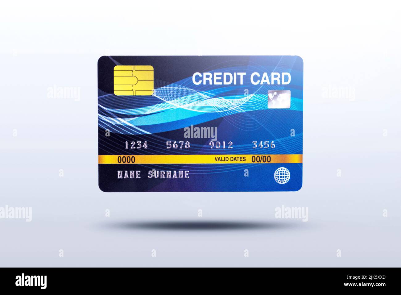 Business-Kreditkarte auf grauem Hintergrund mit Schatten isoliert, Kreditkarte für die Zahlung an einen Händler oder als Barvorschuss. Stockfoto