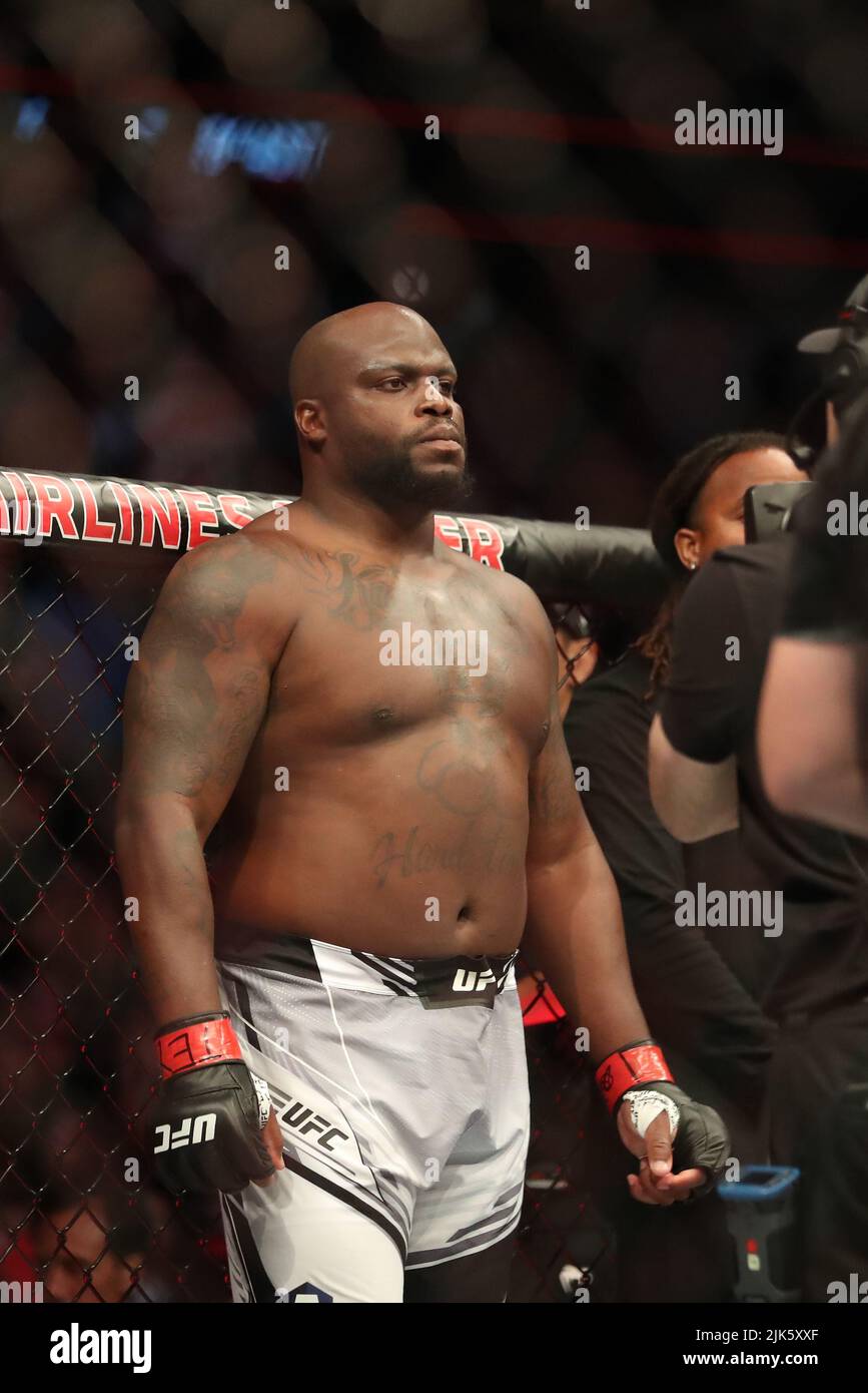 DALLAS, TX - 30. JULI: Derrick Lewis bereitet sich auf den Kampf gegen Sergei Pavlovich in ihrem Schwergewicht-Kampf während des UFC 277-Events im American Airlines Center am 30. Juli 2022 in Dallas, Texas, USA, vor. (Foto von Alejandro Salazar/PxImages) Credit: Px Images/Alamy Live News Stockfoto