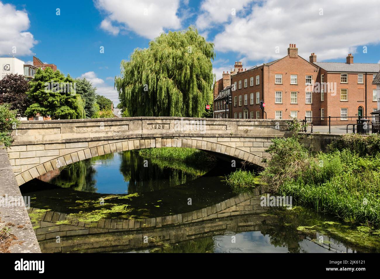 Die alte Brücke über den Fluss Welland. Spalding, Lincolnshire, England, Großbritannien, Europa Stockfoto