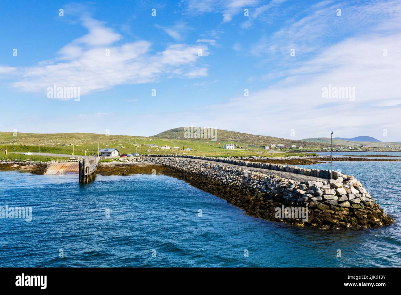 Offshore-Blick zum ferry terminal und Steg in Borve, Berneray Insel, äußeren Hebriden, Western Isles, Schottland, UK, Großbritannien Stockfoto