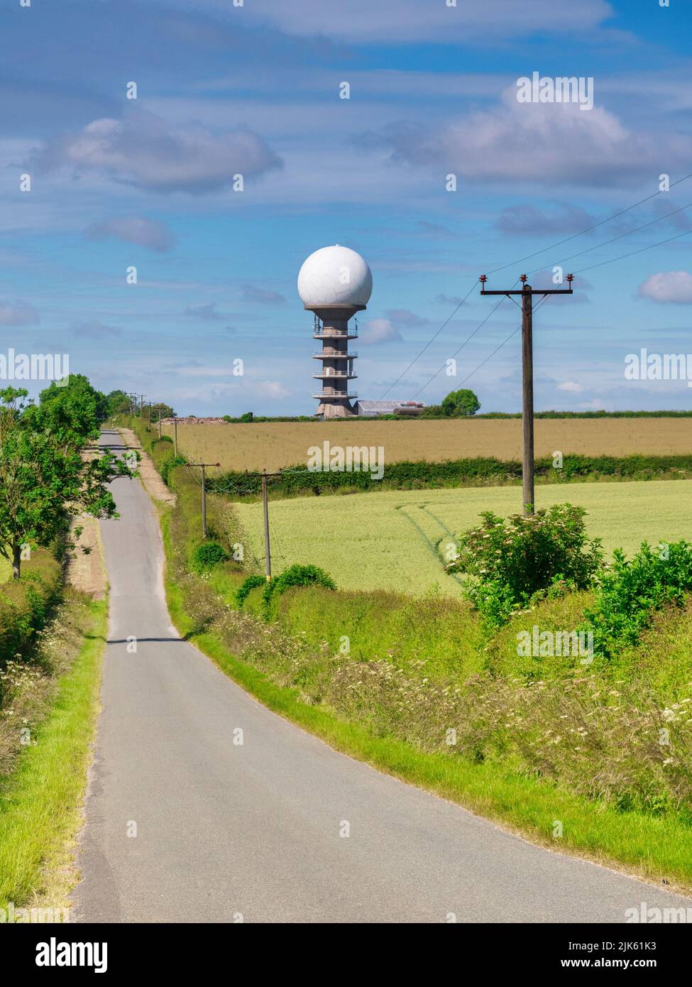 5. Juli 2019: Normanby Le Wolds Lincolnshire, Großbritannien - Claxby National Air Traffic Services (NATS) in der Landschaft von Licolnshire. Stockfoto