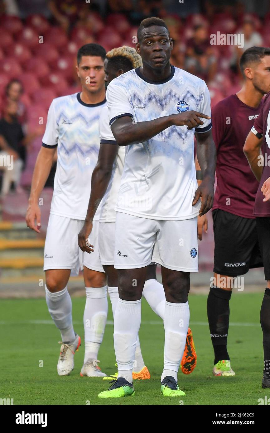 SALERNO, ITALIEN - 30. JULI: Mario Balotelli von Adana Demirspor während der Angelo Iervolino Trophy mit Adana Demirspor, Reggina 1914 und US Salernitana AT Stockfoto