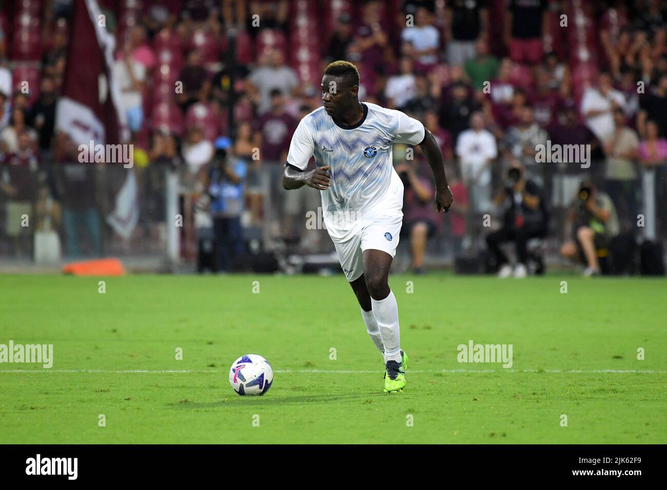 SALERNO, ITALIEN - 30. JULI: Mario Balotelli von Adana Demirspor während der Angelo Iervolino Trophy mit Adana Demirspor, Reggina 1914 und US Salernitana AT Stockfoto