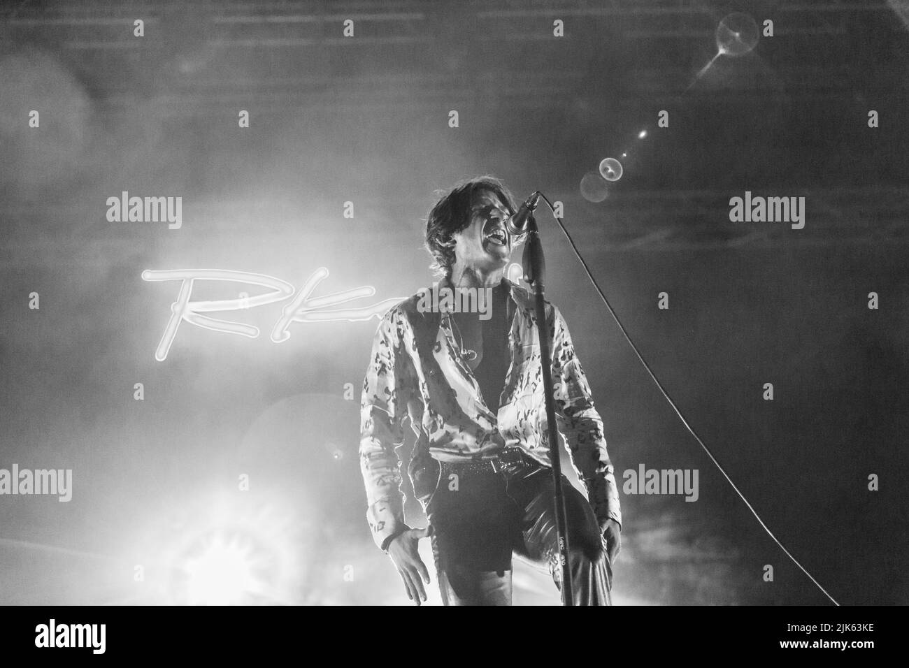 Rock in Roma, Rom, Italien, 30. Juli 2022, Rkomi singt auf der Bühne während der Rkomi Summer Tour 2022 - Italienische Sängerin Musikkonzert Stockfoto