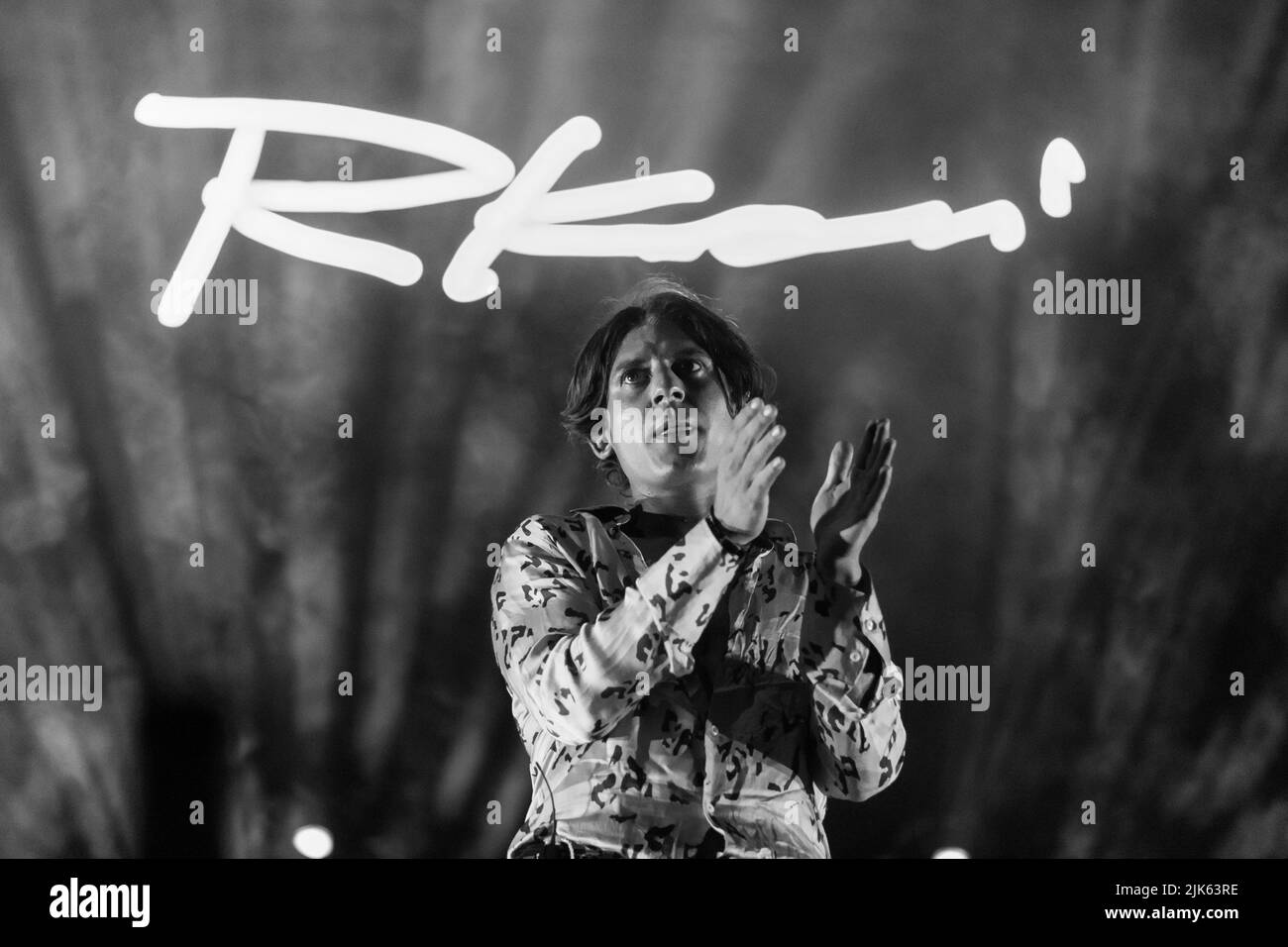Rock in Roma, Rom, Italien, 30. Juli 2022, Rkomi singt auf der Bühne während der Rkomi Summer Tour 2022 - Italienische Sängerin Musikkonzert Stockfoto
