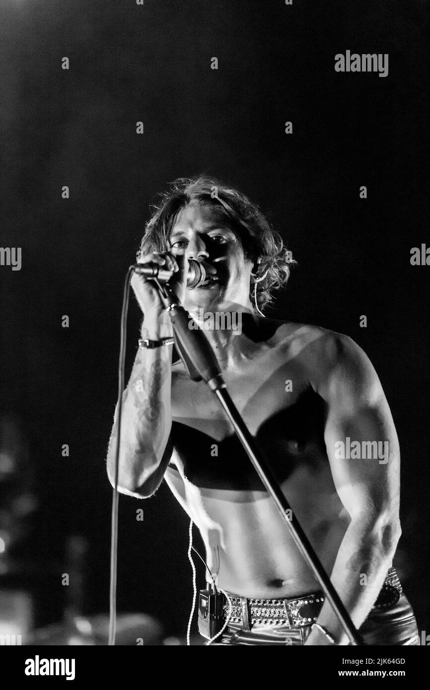 Rock in Roma, Rom, Italien, 30. Juli 2022, Rkomi singt auf der Bühne während der Rkomi Summer Tour 2022 - Italienische Sängerin Musikkonzert Stockfoto