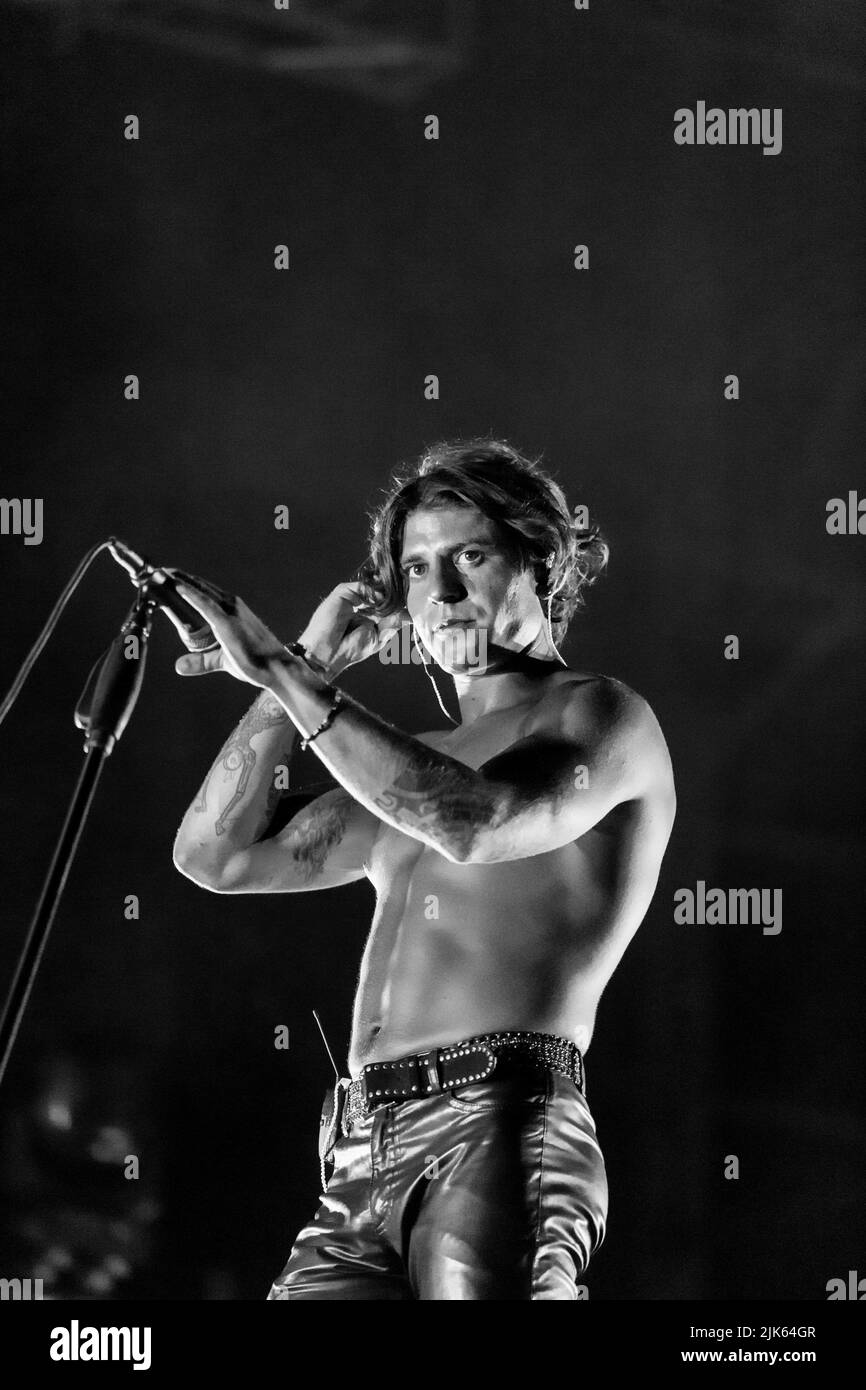 Rock in Roma, Rom, Italien, 30. Juli 2022, Rkomi singt auf der Bühne während der Rkomi Summer Tour 2022 - Italienische Sängerin Musikkonzert Stockfoto