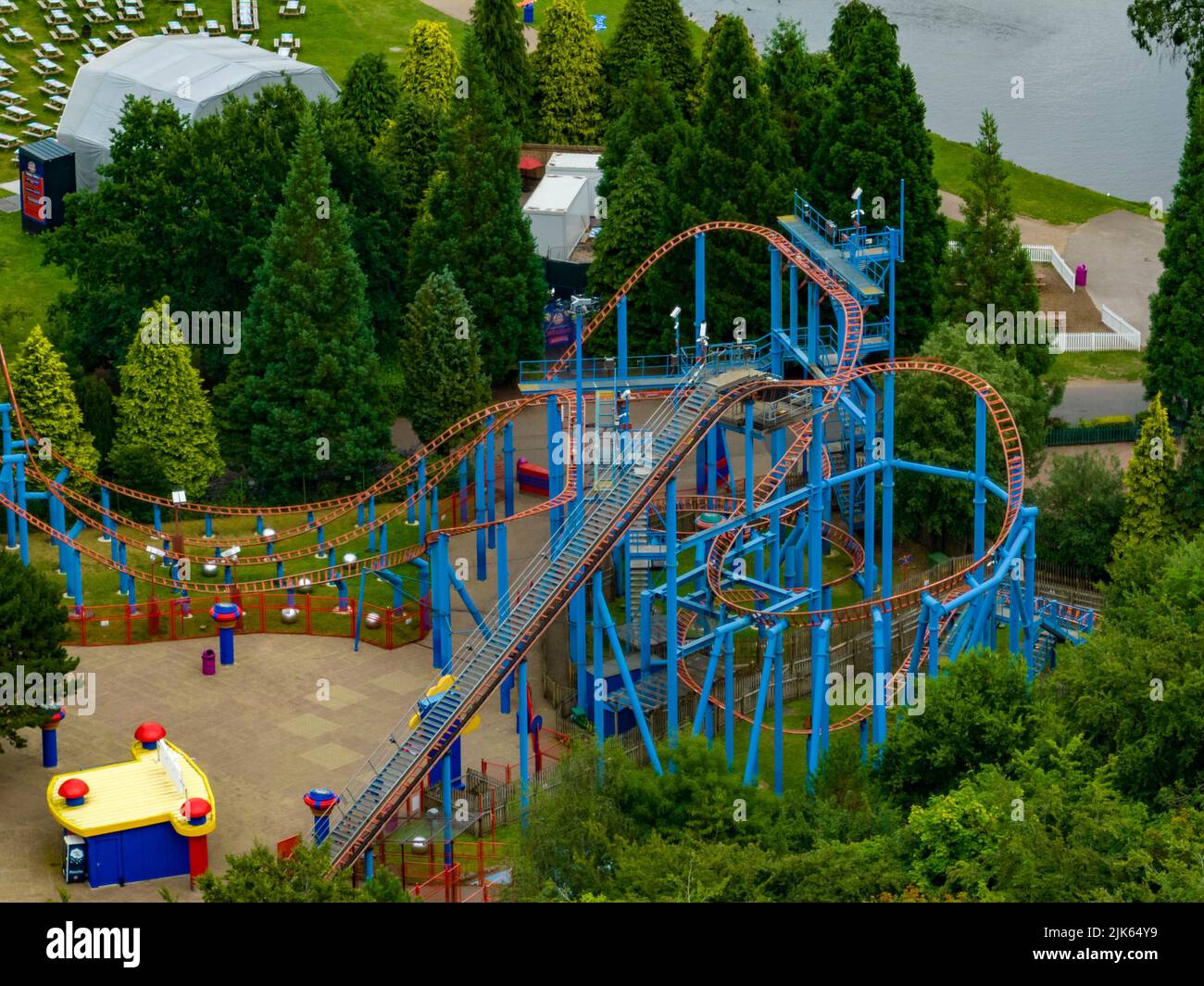 Alton Towers Luftaufnahmen aus der Luft, einschließlich Nemesis, Smiler, David Walliims, Sonic Spinball Whizzer, The Towers, RITA, 13, Enterprize (SBNO) Drone Stockfoto