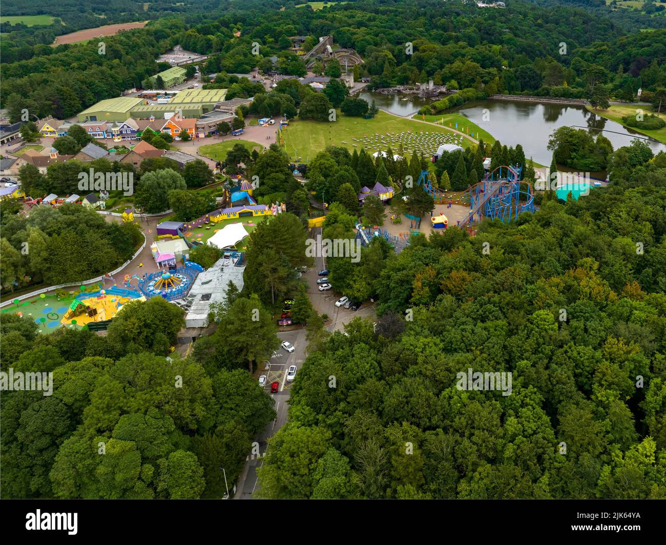 Alton Towers Luftaufnahmen aus der Luft, einschließlich Nemesis, Smiler, David Walliims, Sonic Spinball Whizzer, The Towers, RITA, 13, Enterprize (SBNO) Drone Stockfoto