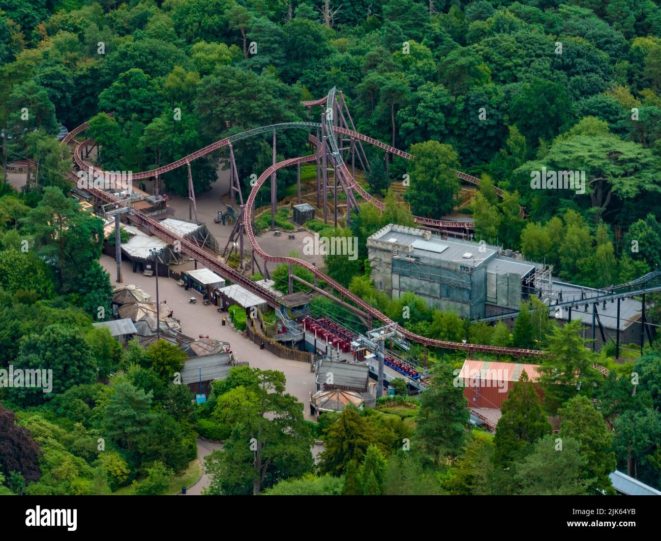 Alton Towers Luftaufnahmen aus der Luft, einschließlich Nemesis, Smiler, David Walliims, Sonic Spinball Whizzer, The Towers, RITA, 13, Enterprize (SBNO) Drone Stockfoto