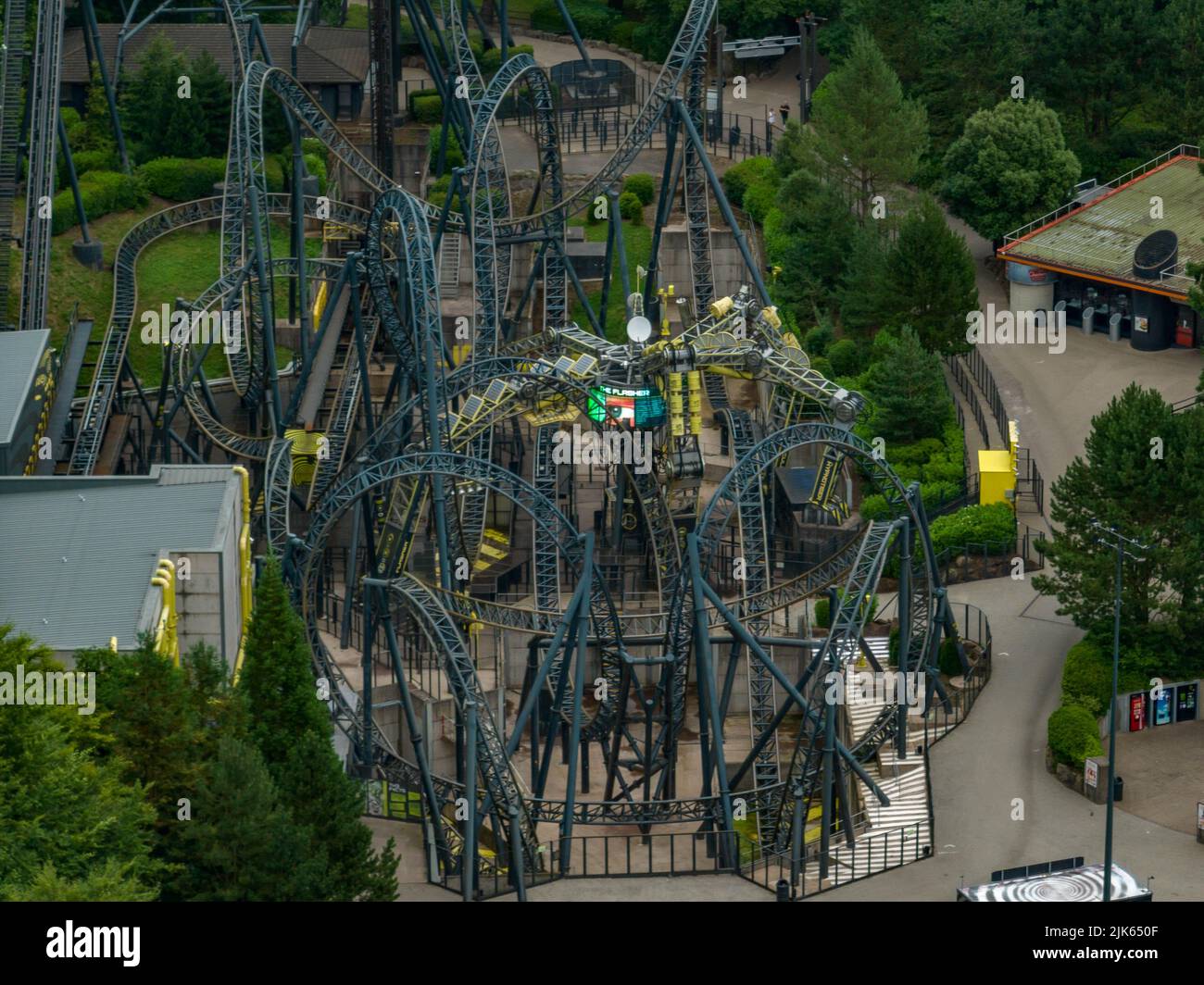 Alton Towers Luftaufnahmen aus der Luft, einschließlich Nemesis, Smiler, David Walliims, Sonic Spinball Whizzer, The Towers, RITA, 13, Enterprize (SBNO) Drone Stockfoto