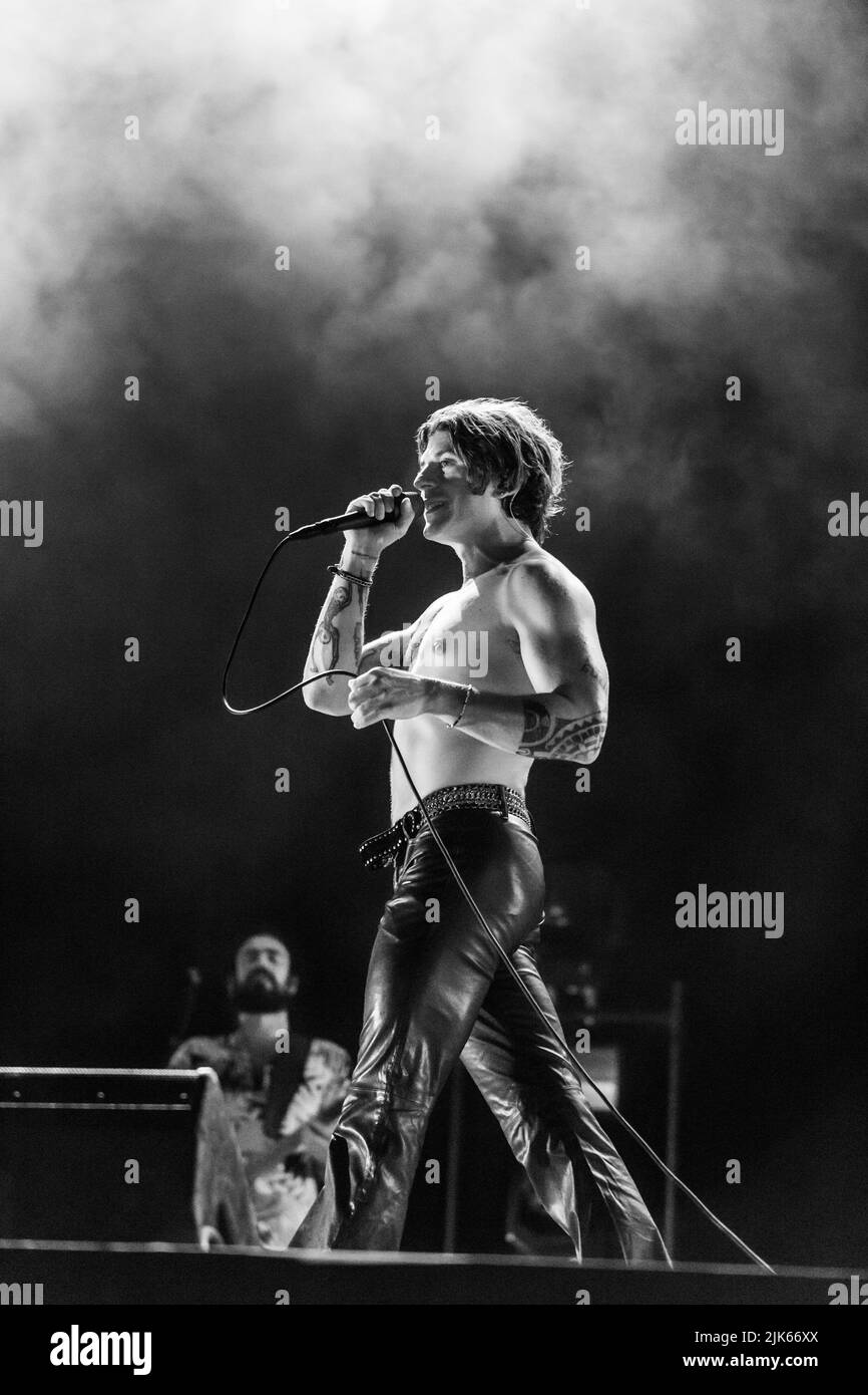 Rock in Roma, Rom, Italien, 30. Juli 2022, Rkomi singt auf der Bühne während der Rkomi Summer Tour 2022 - Italienische Sängerin Musikkonzert Stockfoto