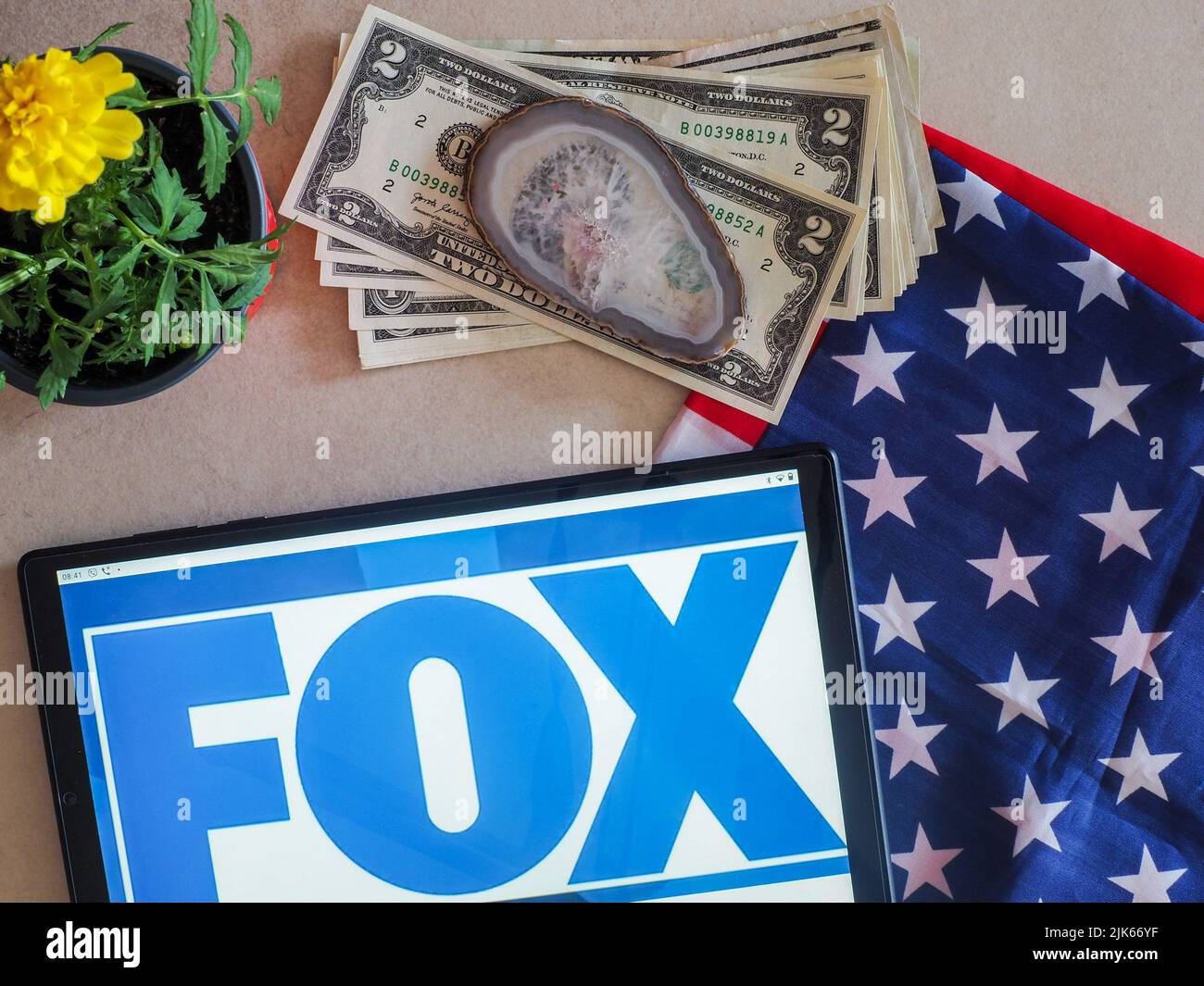 Deutschland. 31.. Juli 2022. In dieser Abbildung sehen Sie das Logo der Fox Broadcasting Company (Fox), das auf einem Tablet zu sehen ist. (Foto von Igor Golovniov/SOPA Images/Sipa USA) Quelle: SIPA USA/Alamy Live News Stockfoto