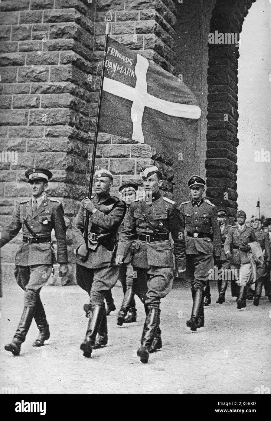 Die Nazi-deutschen Elitetruppen die Waffen-SS hatte viele Abteilungen ausländischer Freiwilliger, die an den nationalsozialismus glaubten. Hier marschieren Mitglieder des Freien Korps Dänemark im Juli 1941 in Deutschland Stockfoto