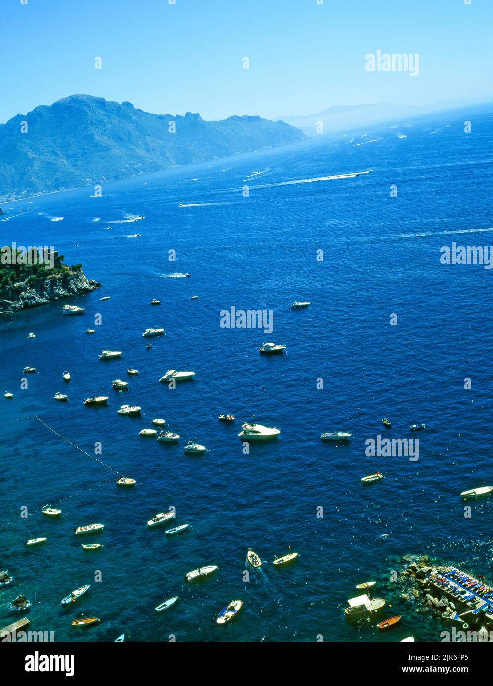 Sonniger Sommertag an der Amalfiküste. Stockfoto