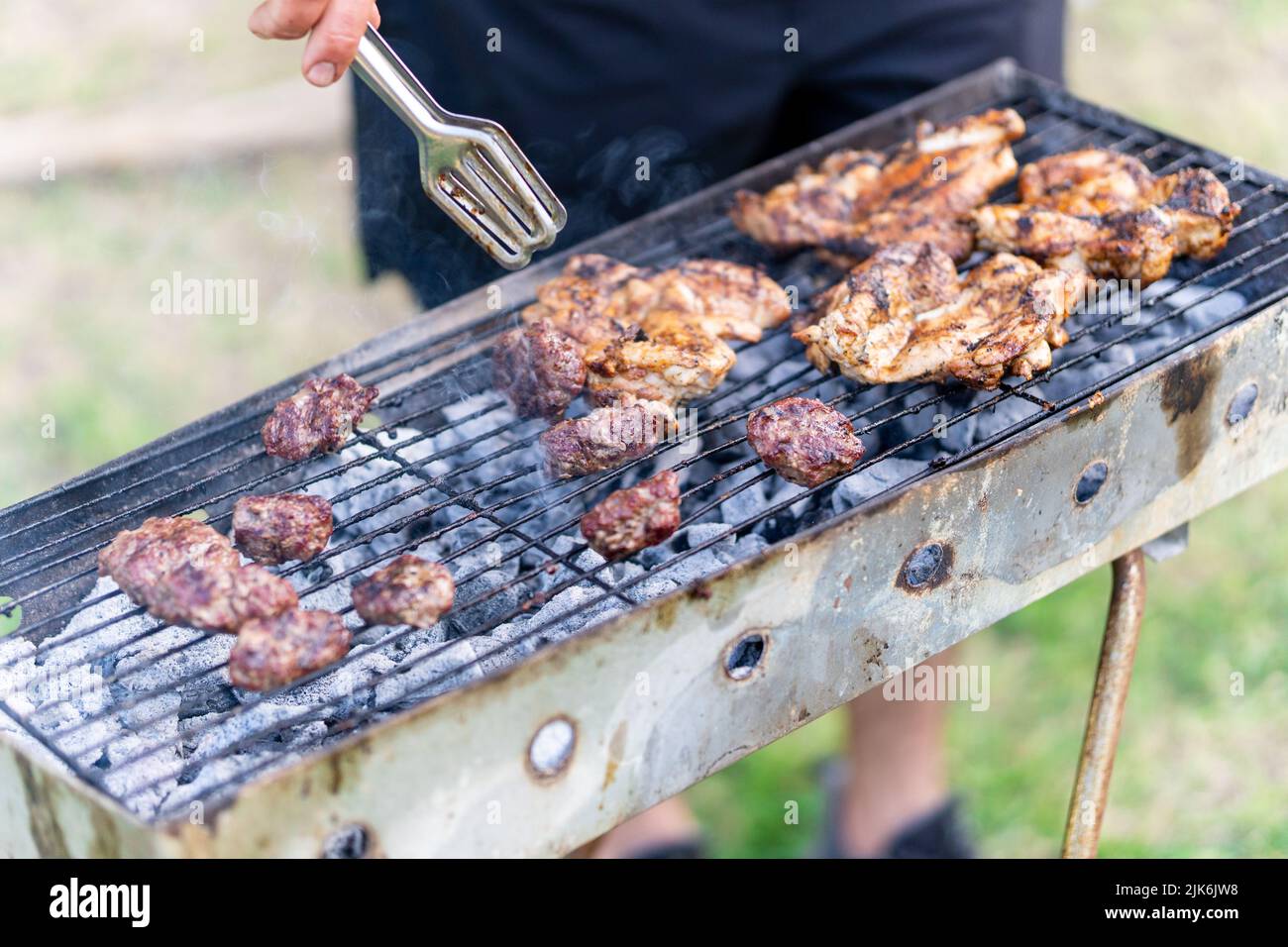 Nahaufnahme von Fleisch am grill Stockfoto
