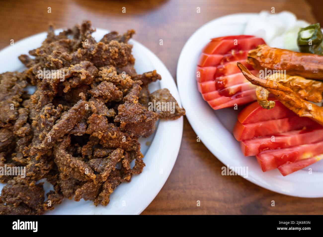 Edirne Ciger Dish (Tava Ciger auf Türkisch), Spezialitätengerichte in Edirne, Türkei. Leber in Öl gekocht. Türkische Küche. Stockfoto