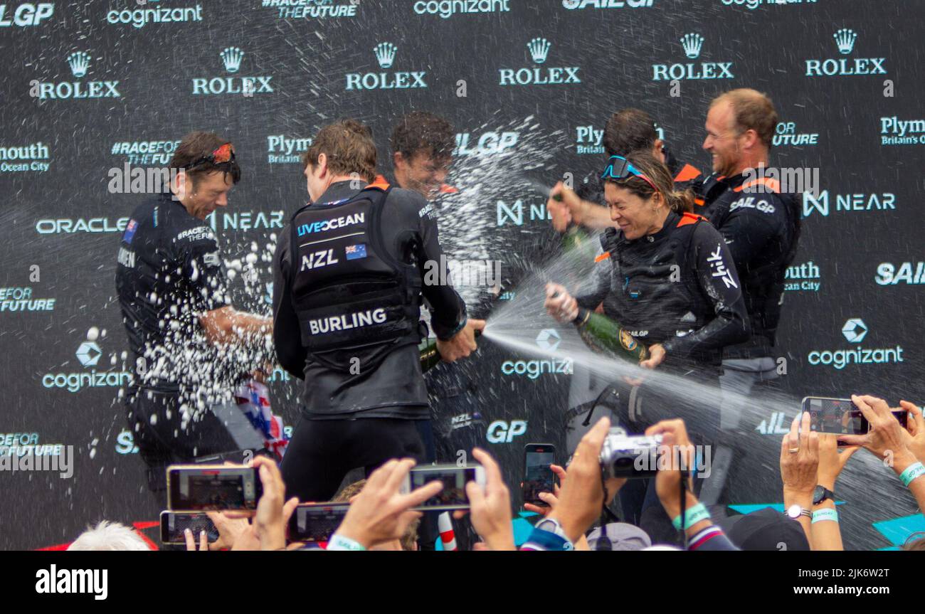 SailGP, Plymouth, Großbritannien. 31.. Juli 2022. Neuseeland wird am Finaltag des Großen Britischen Sail Grand Prix zum Gesamtsieger gekürt. In der britischen Ocean City findet das dritte Event der Saison 3 statt, das als das wettbewerbsfähigste Rennen auf dem Wasser zu sehen ist. Die Veranstaltung kehrt am 30-31. Juli nach Plymouth zurück. Kredit: Julian Kemp/Alamy Live Nachrichten Stockfoto