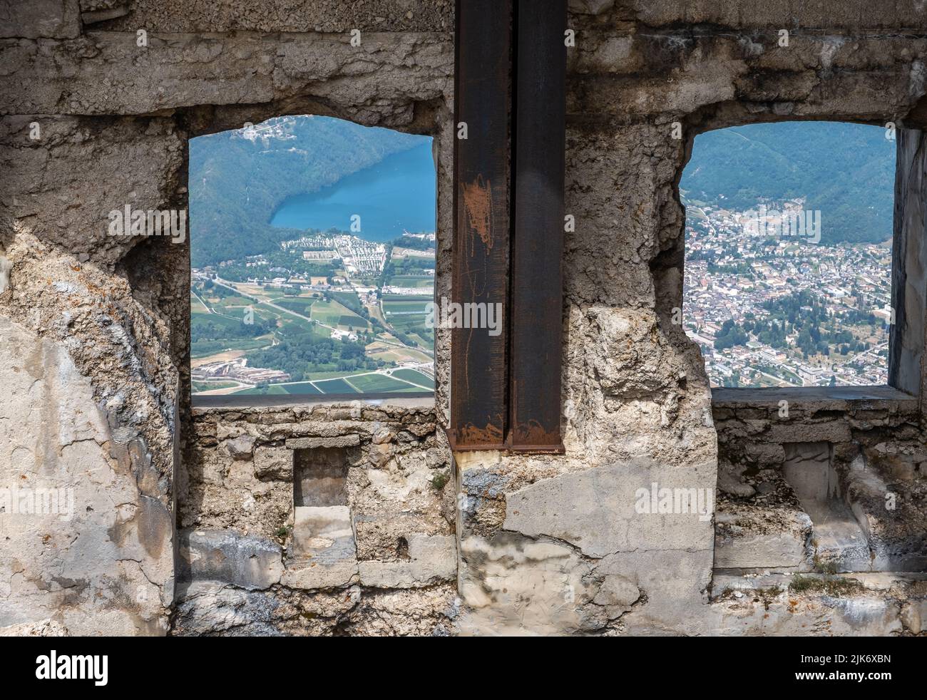 Fort Spitz Verle: Die österreichische Festung des Ersten Weltkriegs auf dem Pizzo di Levico-Levico Terme, Trentino-Südtirol, Italien Stockfoto