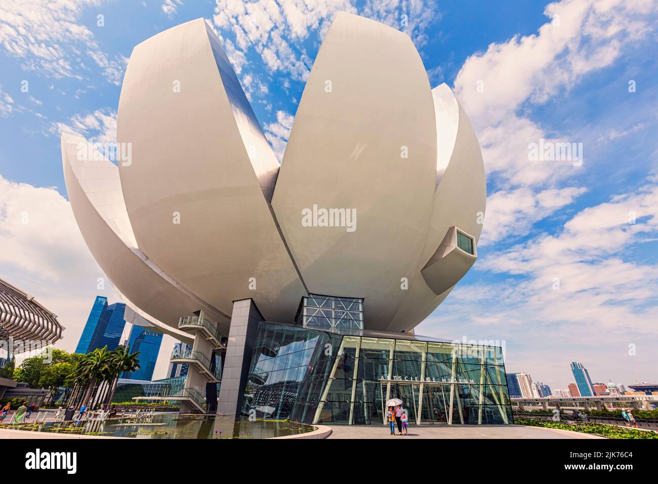 Das ArtScience Museum, Republik Singapur. Es wurde vom israelischen Architekten Moshe Safdie, B. 1938. Stockfoto