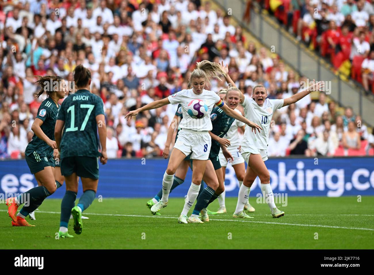 London, Großbritannien. JULI 31.. England appelliert für eine Strafe während des UEFA-Europameisterschaftsspiel der Frauen zwischen England und Deutschland im Wembley Stadium, London am Sonntag, 31.. Juli 2022. (Kredit: Pat Scaasi | MI Nachrichten) Kredit: MI Nachrichten & Sport /Alamy Live Nachrichten Stockfoto