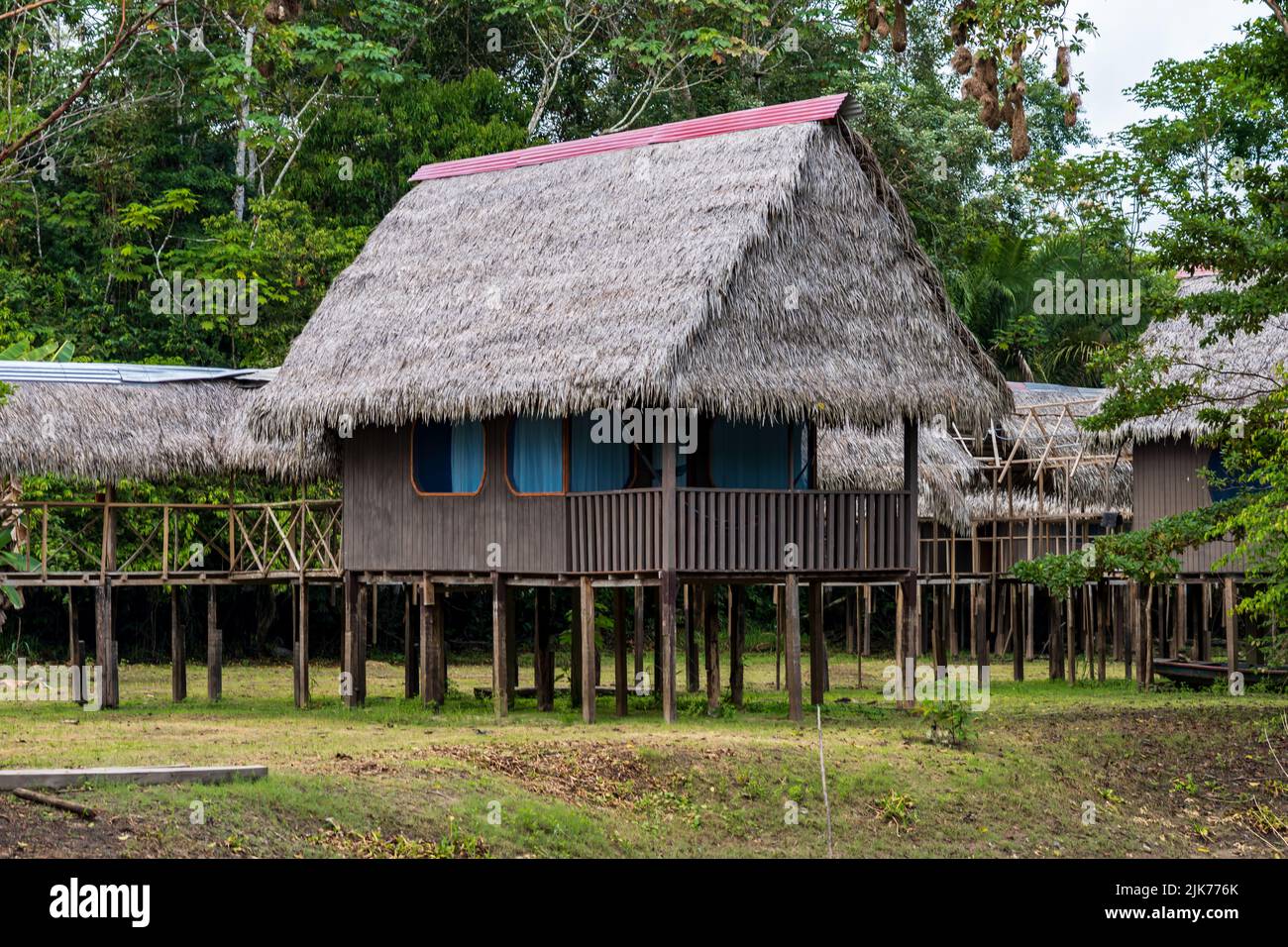 Die curassow Amazon Lodge liegt am Ufer des Yanayacu-Flusses im peruanischen Amazonas Stockfoto