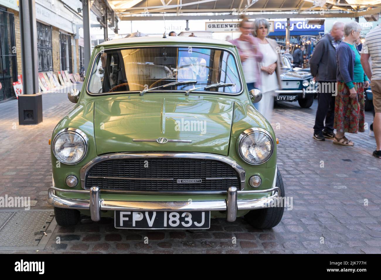 „Park it in the Market“-Oldtimer-Show auf dem Greenwich Market im Südosten von London, England, Großbritannien Stockfoto