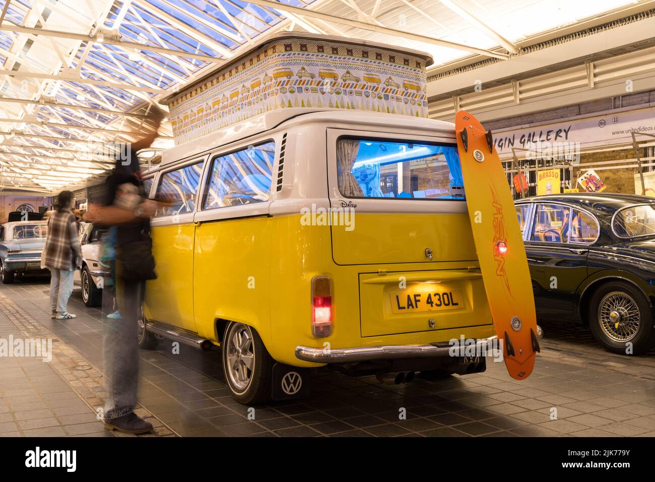 VOLKSWAGEN WOHNWAGEN auf der Oldtimer-Show „Park it in the Market“ auf dem Greenwich Market South East London England Stockfoto
