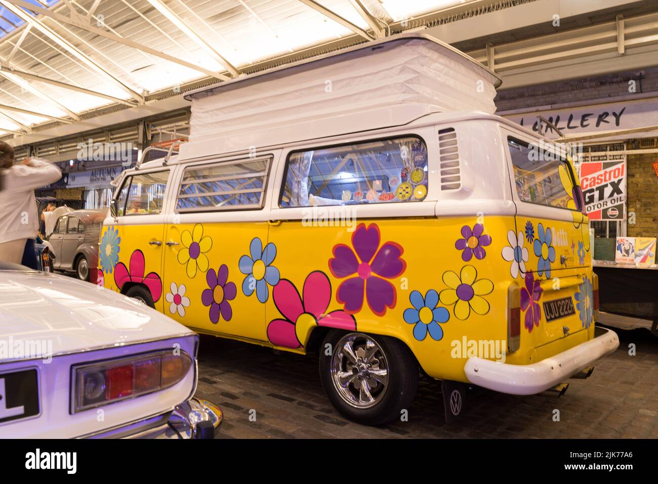 „Park it in the Market“-Oldtimer-Show auf dem Greenwich Market im Südosten von London, England, Großbritannien Stockfoto