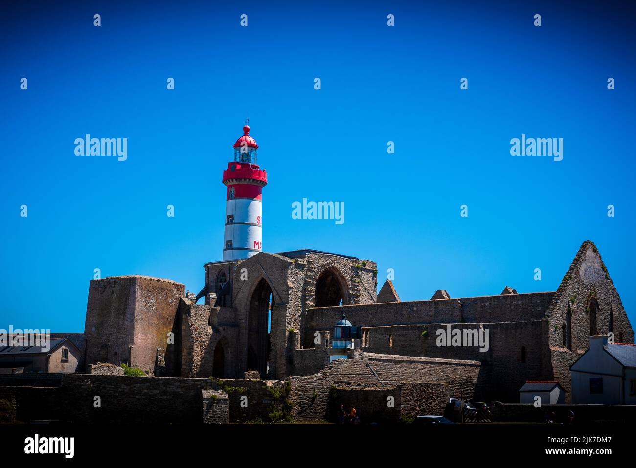 Abtei Saint Mathieu und der Leuchtturm in der Bretagne, Frankreich Stockfoto