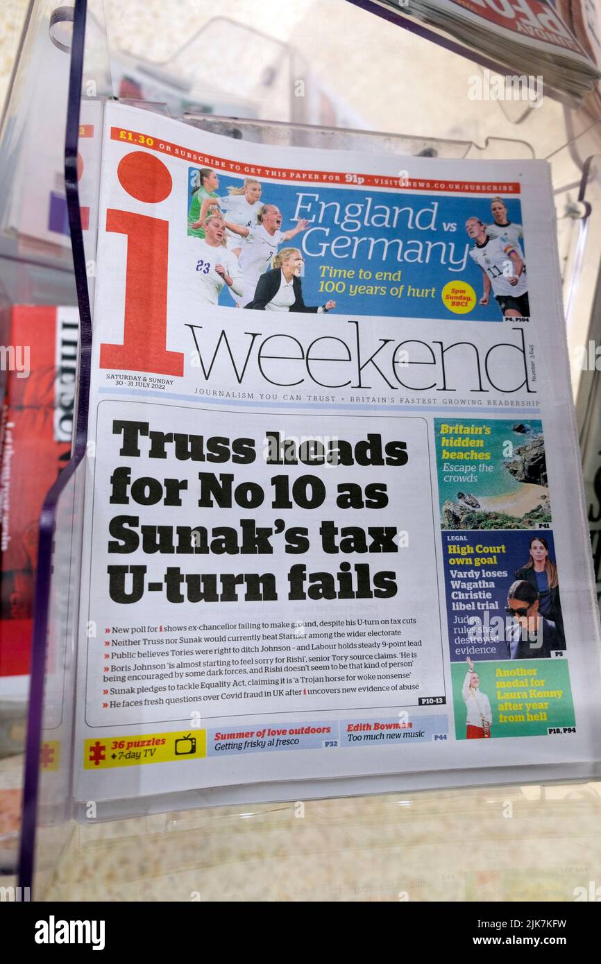 'Truss heads for No 10 as Sunak's tax U-turn Fails' i Weekend newspaper Headline Leadership Contest Britische Politik 31 July 2022 London England Großbritannien Stockfoto