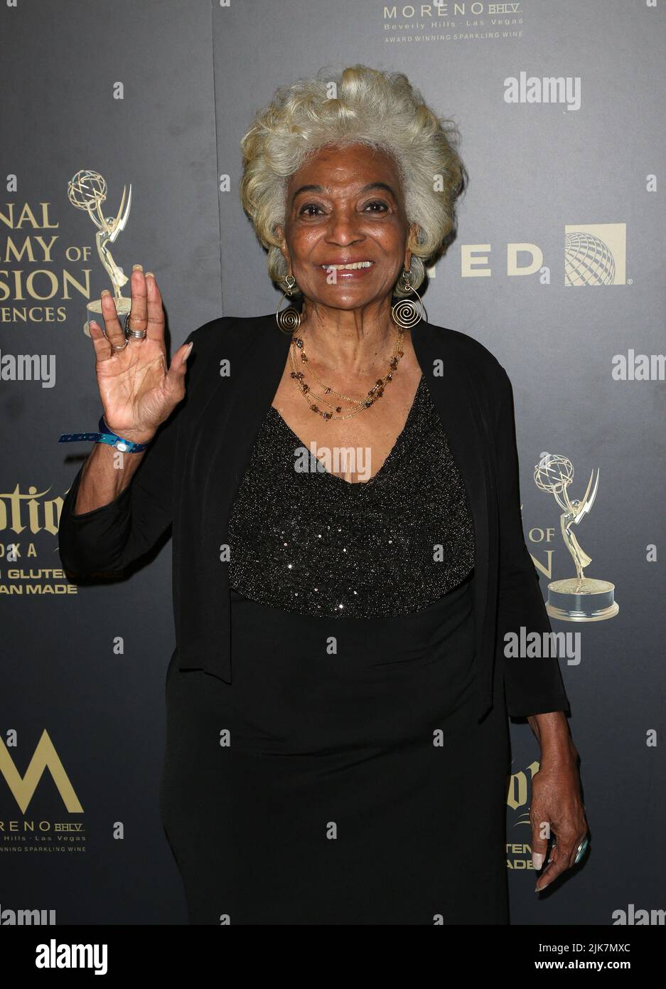 **DATEI FOTO** Nichelle Nichols ist am 89 gestorben. PASADENA, CA - 30. April: Nichelle Nichols, at 44. Annual Daytime Emmy Awards Roaming im Pasadena Civic Auditorium in Kalifornien am 30. April 2017. Quelle: FS/MediaPunch Stockfoto