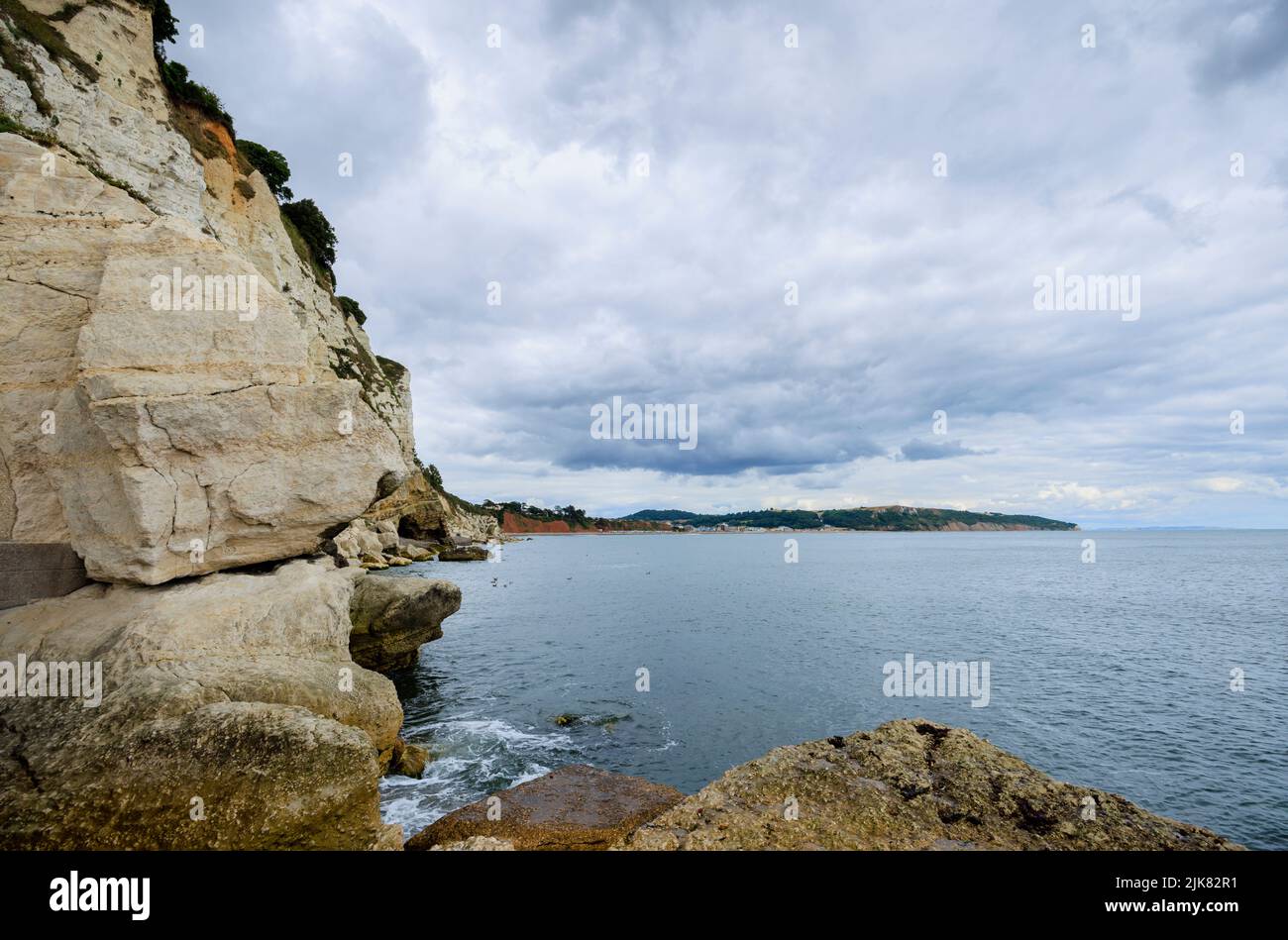 Von Beer, einem kleinen Küstendorf an der Lyme Bay in der Jurassic Coast of East Dorset, Südwesten Englands, blicken Klippen und Küstenlinien nach Westen in Richtung Seaton Stockfoto