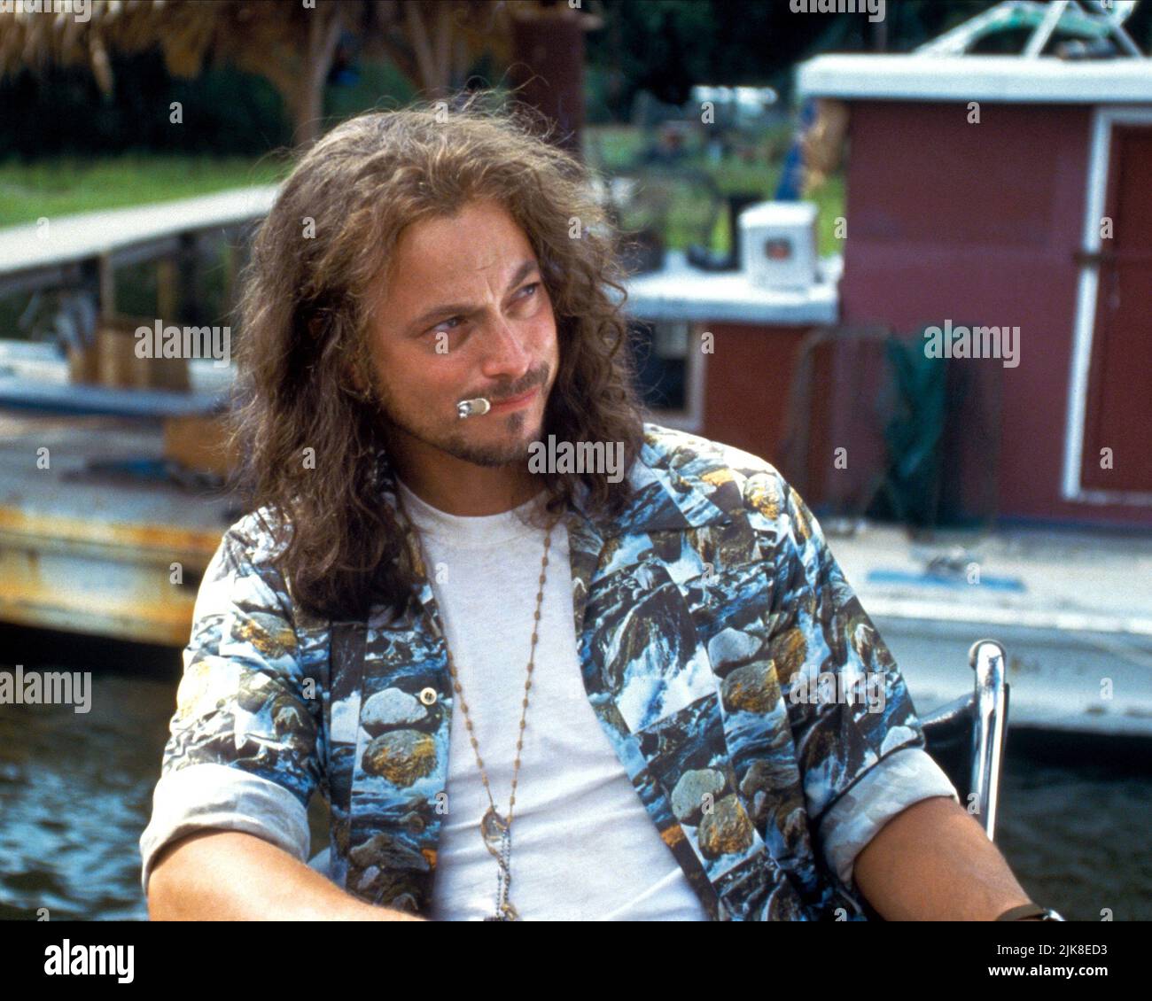 Gary Sinise Film Forrest Gump (USA 1994) Charaktere: Lt. Dan Taylor Regie: Robert Zemeckis 23. Juni 1994 **WARNUNG** dieses Foto ist nur für redaktionelle Zwecke bestimmt und unterliegt dem Urheberrecht von PARAMOUNT und/oder dem Fotografen, der von der Film- oder Produktionsgesellschaft beauftragt wurde. Es kann nur durch Veröffentlichungen in Verbindung mit der Werbung für den oben genannten Film reproduziert werden. Es ist eine obligatorische Gutschrift bis ÜBERGEORDNETEN BETRAG erforderlich. Der Fotograf sollte ebenfalls angerechnet werden, wenn er bekannt ist. Ohne schriftliche Genehmigung der Film Company kann keine kommerzielle Nutzung gewährt werden. Stockfoto
