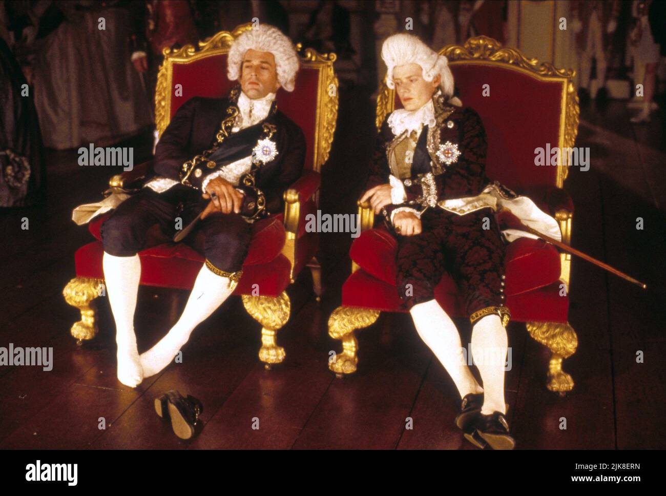 Rupert Everett & Julian Rhind-Tutt Film: The Madness of King George (UK 1994) Charaktere: Prince of Wales, Frederick, Duke of York Regie: Nichola Hytner 28 December 1994 **WARNUNG** Dieses Foto ist nur für redaktionelle Zwecke bestimmt und unterliegt dem Copyright von CHANNEL FOUR und/oder des Fotografen, der von der Film- oder Produktionsfirma beauftragt wurde und darf nur von Publikationen im Zusammenhang mit der Bewerbung des oben genannten Films reproduziert werden. Eine obligatorische Gutschrift für KANAL 4 ist erforderlich. Der Fotograf sollte auch bei Bekanntwerden des Fotos gutgeschrieben werden. Eine kommerzielle Nutzung kann ohne schriftliche Genehmigung des nicht gewährt werden Stockfoto