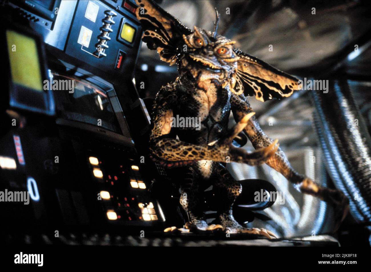 Mohawk Gremlin Film Gremlins 2: The New Batch (USA 1990) Regie: Joe Dante 15. Juni 1990 **WARNUNG** dieses Foto ist nur für redaktionelle Zwecke bestimmt und ist urheberrechtlich geschützt von WARNER BROS. Und/oder dem von der Film- oder Produktionsgesellschaft beauftragten Fotografen und dürfen nur durch Veröffentlichungen in Verbindung mit der Werbung für den oben genannten Film reproduziert werden. Eine obligatorische Gutschrift an WARNER BROS. Ist erforderlich. Der Fotograf sollte ebenfalls angerechnet werden, wenn er bekannt ist. Ohne schriftliche Genehmigung der Film Company kann keine kommerzielle Nutzung gewährt werden. Stockfoto