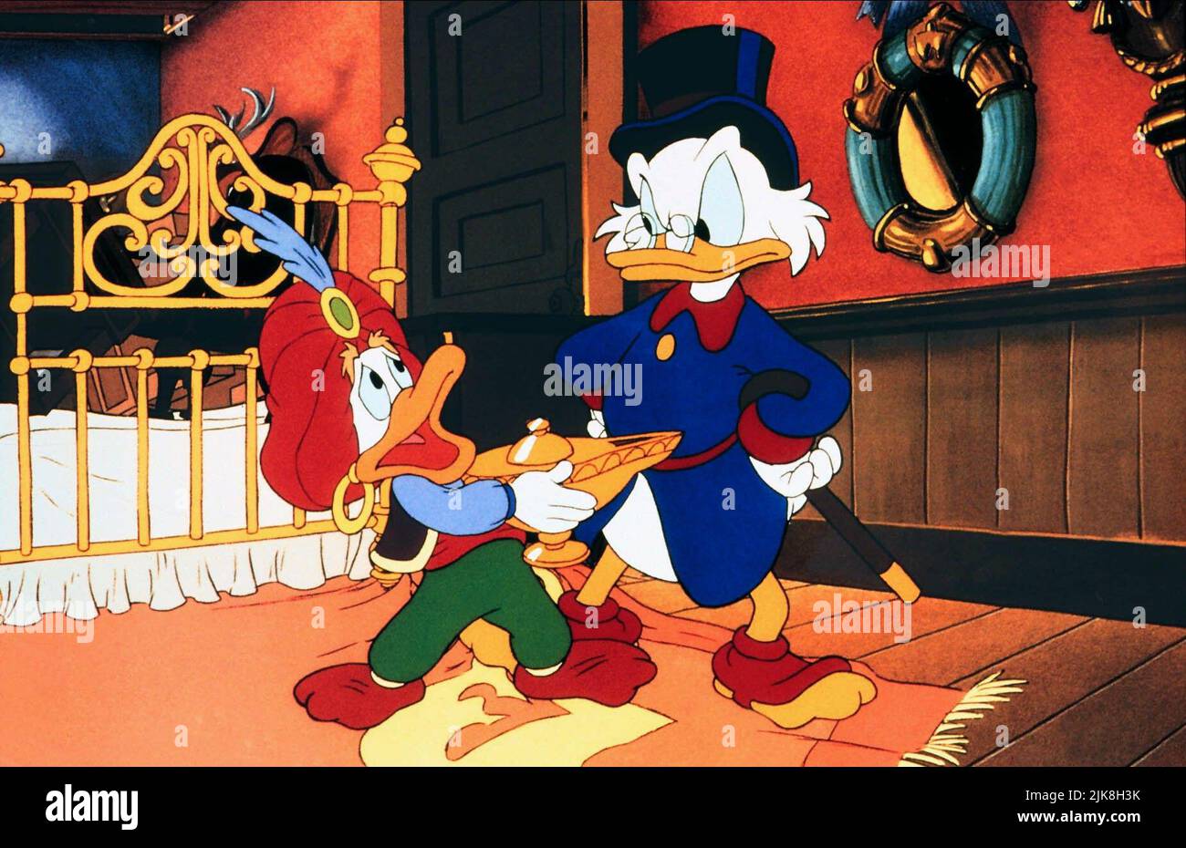 Genie & Scrooge McDuck Film: Ducktales The Movie: Treasure of the Lost Lamp; Duck Tales The Movie: Treasure of the Lost Lamp (USA/FR 1990) Charaktere: & Scrooge McDuck Regie: Bob Hathcock 03. August 1990 **WARNUNG** Dieses Foto ist nur für redaktionelle Zwecke bestimmt und unterliegt dem Copyright von WALT DISNEY BILDERN und/oder dem Fotografen, der von der Film- oder Produktionsfirma beauftragt wurde und darf nur von Publikationen im Zusammenhang mit der Bewerbung des oben genannten Films reproduziert werden. Eine obligatorische Gutschrift für BILDER VON WALT DISNEY ist erforderlich. Der Fotograf sollte auch bei Bekanntwerden des Fotos gutgeschrieben werden. Keine kommerzielle Nutzung ca. Stockfoto