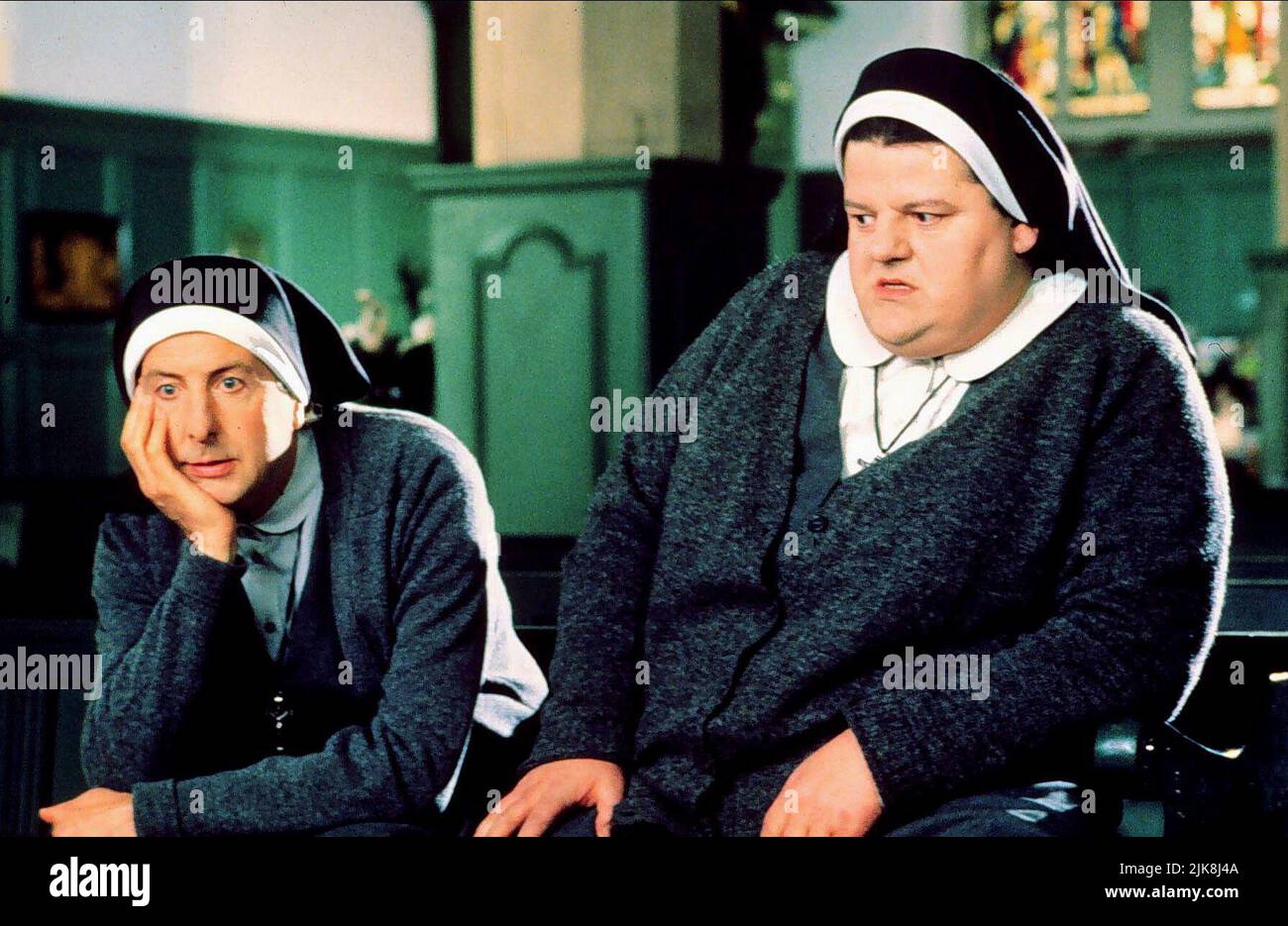 Eric Idle & Robbie Coltrane Film Nuns on the Run (1992) Charaktere: Brian Hope & Charlie McManus 16. März 1990 **WARNUNG** dieses Foto ist nur für redaktionelle Zwecke bestimmt und unterliegt dem Copyright von 20 CENTURY FOX und/oder dem Fotografen, der von der Film or Production Company zugewiesen wurde. Es kann nur durch Veröffentlichungen in Verbindung mit der Werbung für den oben genannten Film reproduziert werden. Eine obligatorische Gutschrift für 20 CENTURY FOX ist erforderlich. Der Fotograf sollte ebenfalls angerechnet werden, wenn er bekannt ist. Ohne schriftliche Genehmigung der Film Company kann keine kommerzielle Nutzung gewährt werden. Stockfoto