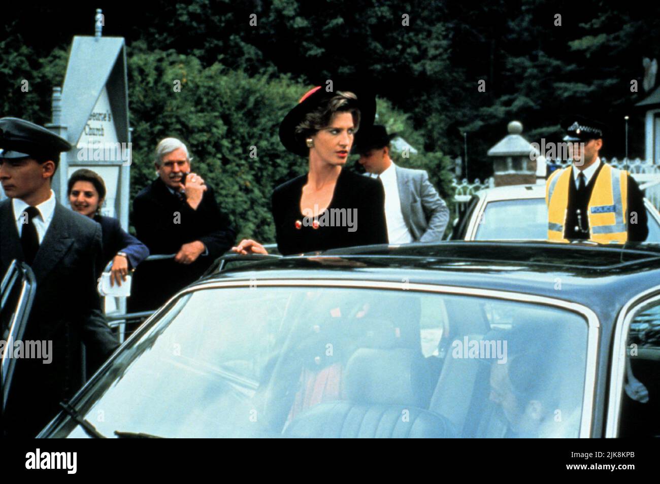 Nicola Formby Film: Die Frauen von Windsor (1992) Charaktere: Prinzessin Diana Regie: Steven Hilliard Stern 25. Oktober 1992 **WARNUNG** Dieses Foto ist nur für redaktionelle Zwecke bestimmt und unterliegt dem Copyright der VON der Film- oder Produktionsfirma beauftragten KOMMANDOSTELLE UND/oder des Fotografen und kann nur durch Publikationen im Zusammenhang mit der Bewerbung des oben genannten Films reproduziert werden. Eine obligatorische Gutschrift für DEN BEFEHL POST UND ÜBERTRAGUNG ist erforderlich. Der Fotograf sollte auch bei Bekanntwerden des Fotos gutgeschrieben werden. Ohne schriftliche Genehmigung der Film Company kann keine kommerzielle Nutzung gewährt werden. Stockfoto