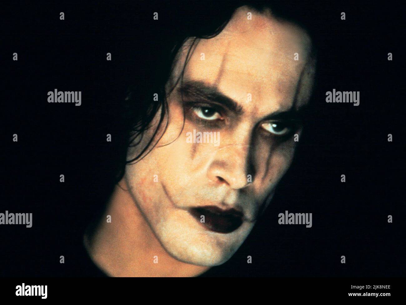 Brandon Lee Film The Crow (USA 1994) Charaktere: Eric Draven Regie: Alex Proyas 11. Mai 1994 **WARNUNG** dieses Foto ist nur für redaktionelle Zwecke bestimmt und unterliegt dem Copyright von BUENA VISTA INTERNATIONAL und/oder dem Fotografen, der von der Film- oder Produktionsgesellschaft beauftragt wurde. Es kann nur durch Veröffentlichungen in Verbindung mit der Werbung für den oben genannten Film reproduziert werden. Es ist eine obligatorische Gutschrift für BUENA VISTA INTERNATIONAL erforderlich. Der Fotograf sollte ebenfalls angerechnet werden, wenn er bekannt ist. Ohne schriftliche Genehmigung der Film Company kann keine kommerzielle Nutzung gewährt werden. Stockfoto