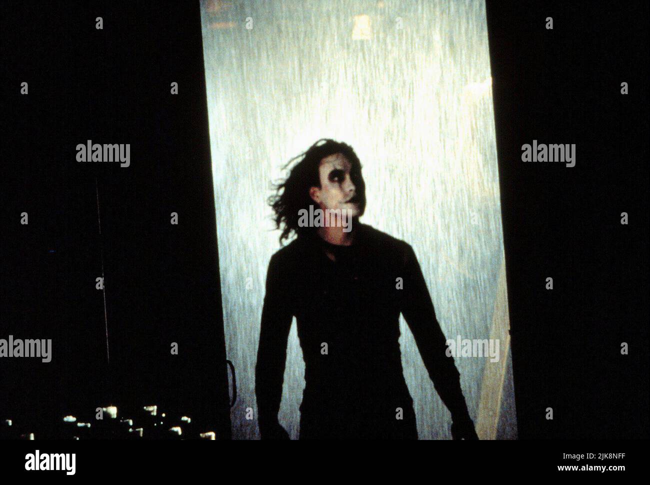Brandon Lee Film The Crow (USA 1994) Charaktere: Eric Draven Regie: Alex Proyas 11. Mai 1994 **WARNUNG** dieses Foto ist nur für redaktionelle Zwecke bestimmt und unterliegt dem Copyright von BUENA VISTA INTERNATIONAL und/oder dem Fotografen, der von der Film- oder Produktionsgesellschaft beauftragt wurde. Es kann nur durch Veröffentlichungen in Verbindung mit der Werbung für den oben genannten Film reproduziert werden. Es ist eine obligatorische Gutschrift für BUENA VISTA INTERNATIONAL erforderlich. Der Fotograf sollte ebenfalls angerechnet werden, wenn er bekannt ist. Ohne schriftliche Genehmigung der Film Company kann keine kommerzielle Nutzung gewährt werden. Stockfoto